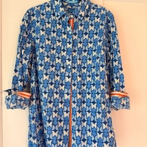 J. McLaughlin Blue Geometric Print Shirt with Cream Accents